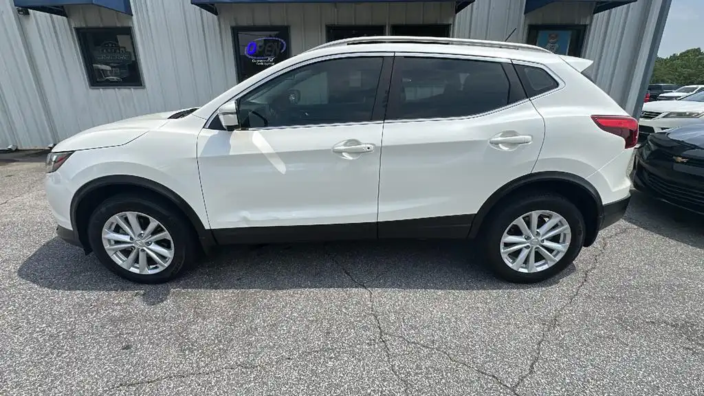 2017 Nissan Rogue Sport SV FWD's photo
