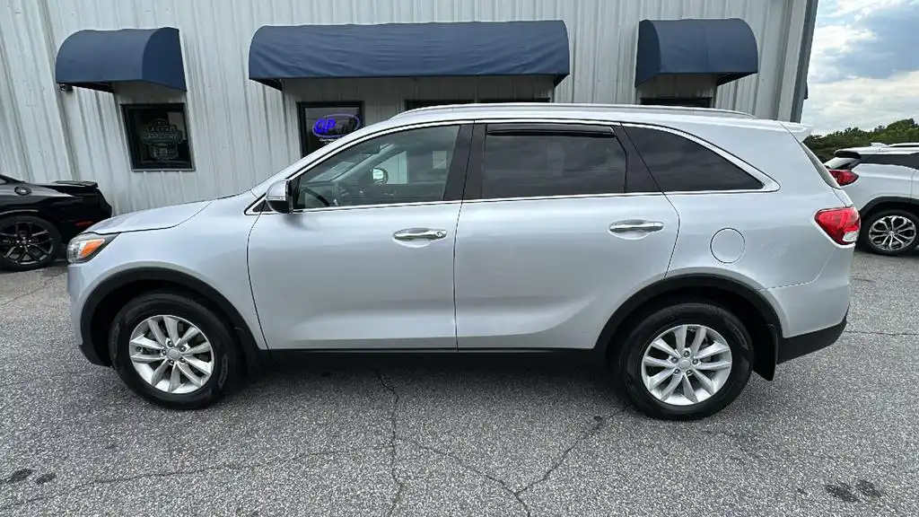 2018 Kia Sorento LX AT's photo