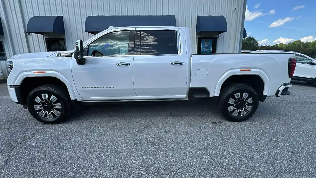 2025 GMC Sierra Denali 4WD Crew Cab Standard Box's photo
