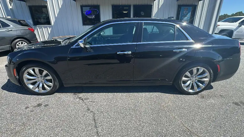 2020 Chrysler 300 Limited's photo