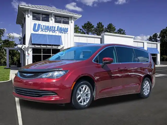 2020 Chrysler Voyager LX's photo