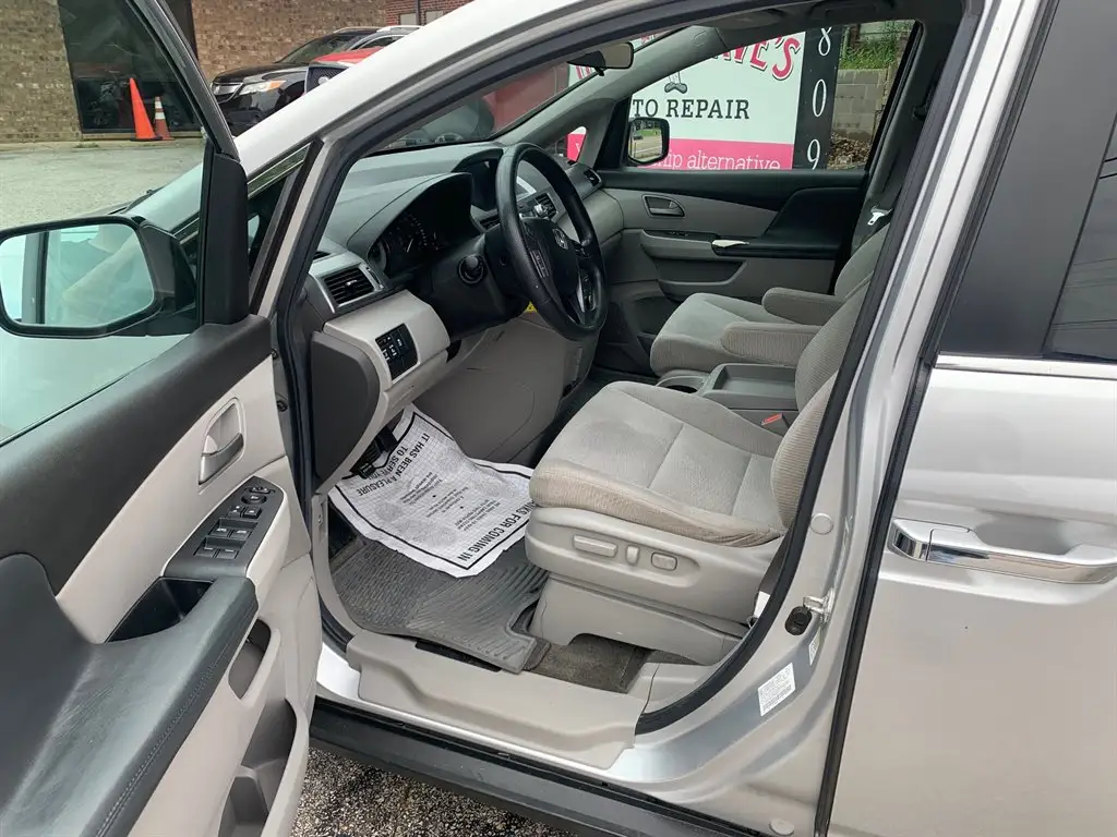 2012 Honda Odyssey EX photo 1