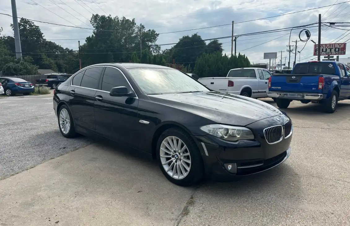 2013 BMW 5 Series 535i xDrive Sedan's photo