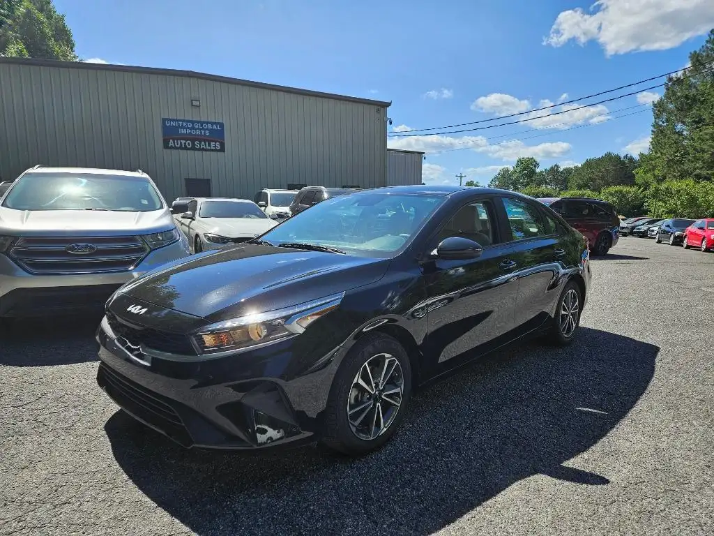 2023 Kia Forte LXS Auto's photo