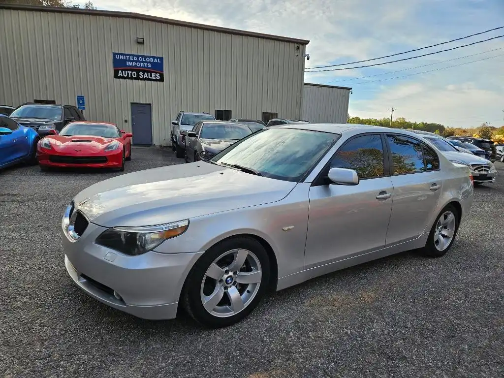 2004 BMW 5 Series 525i's photo