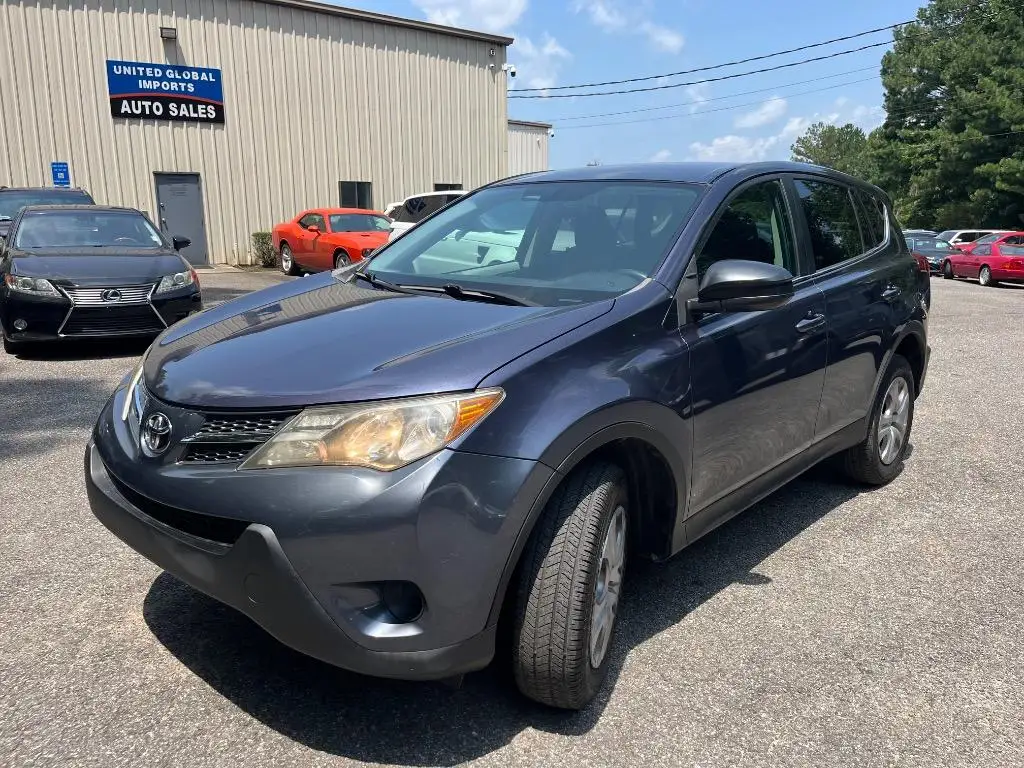 2013 Toyota RAV4 LE photo 1