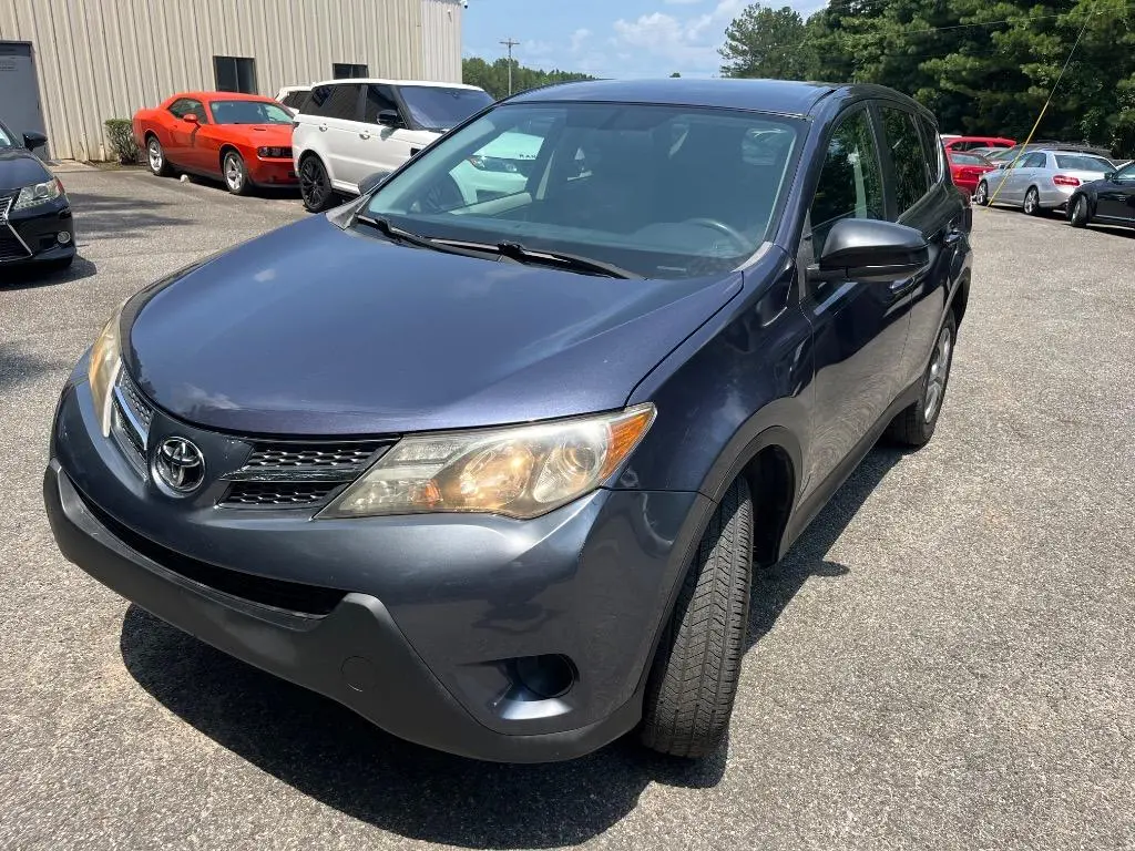 2013 Toyota RAV4 LE photo 4