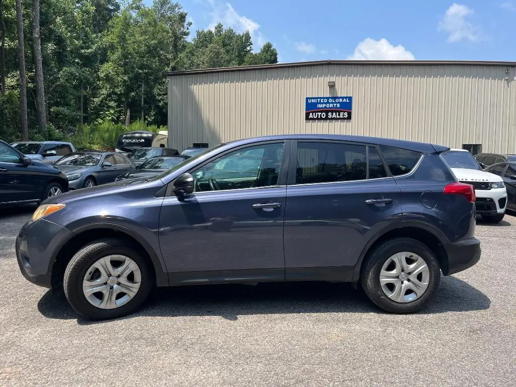 2013 Toyota RAV4 LE photo 5