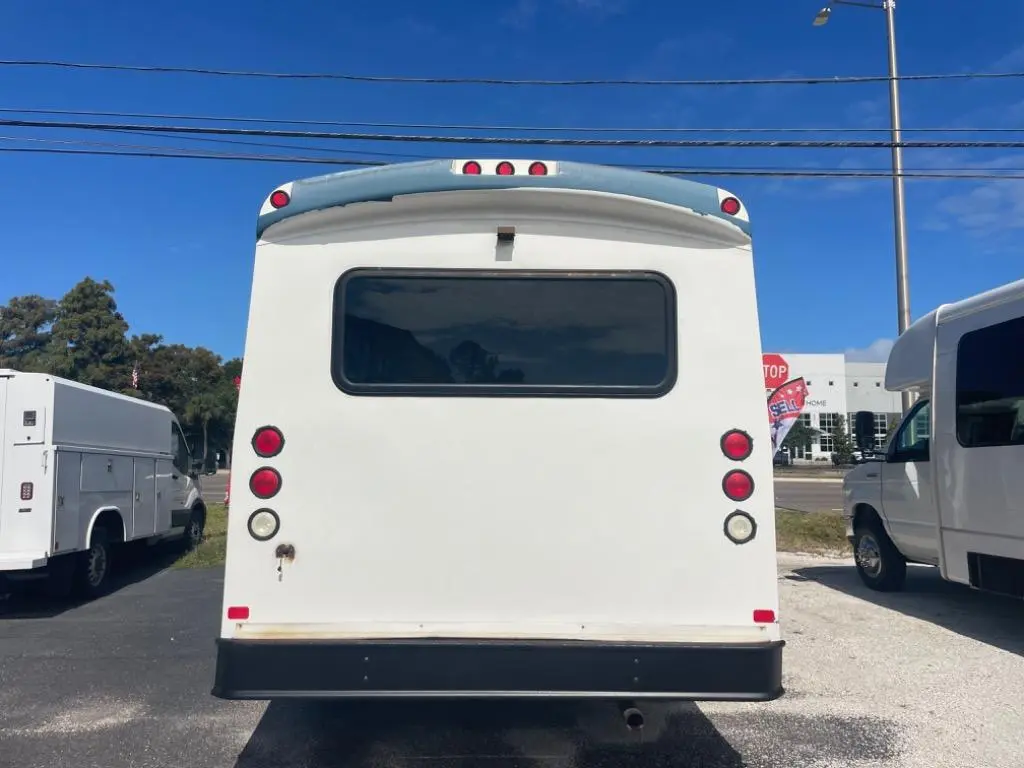 2015 Ford E-Series DRW E-450 Super Duty 158 in WB photo 4
