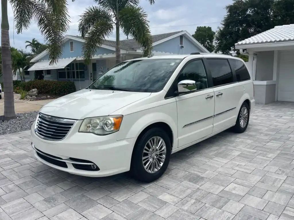 2011 Chrysler Town & Country Limited's photo