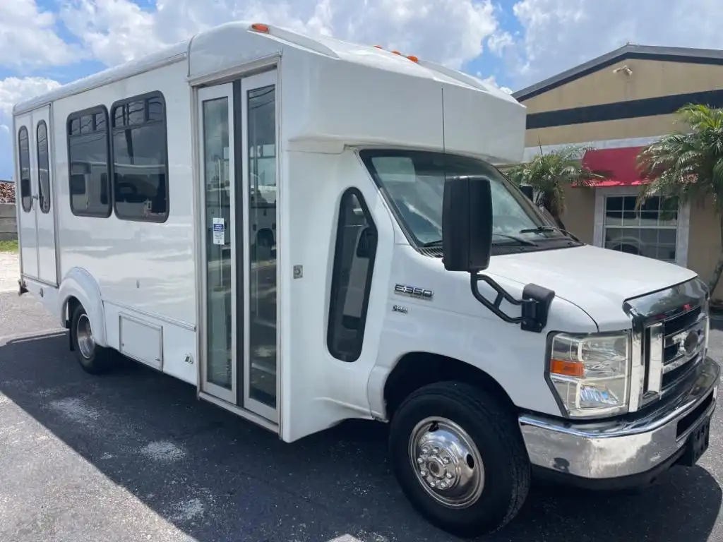 2015 Ford E-Series SRW E-350 Super Duty 138 in WB's photo