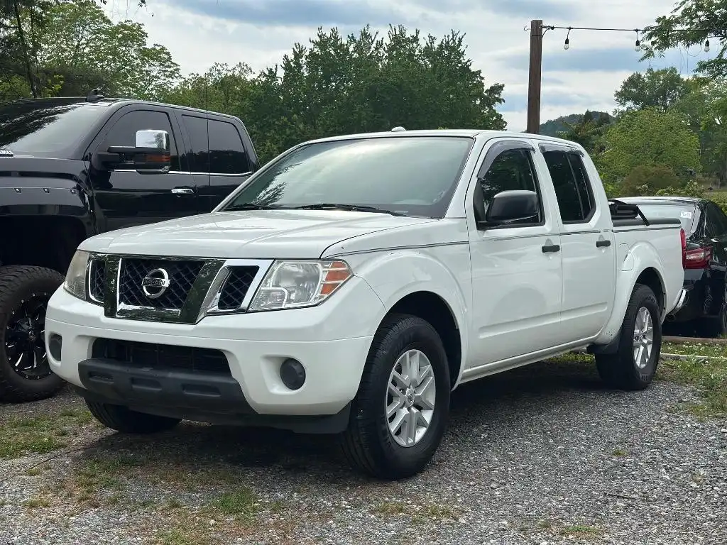 2017 Nissan Frontier 4.0 SV Crew Cab 2WD Auto SWB's photo