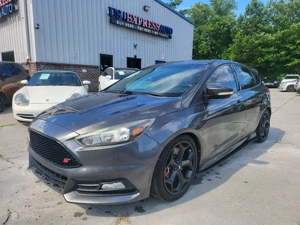 2016 Ford Focus 5 Door Hatch ST's photo