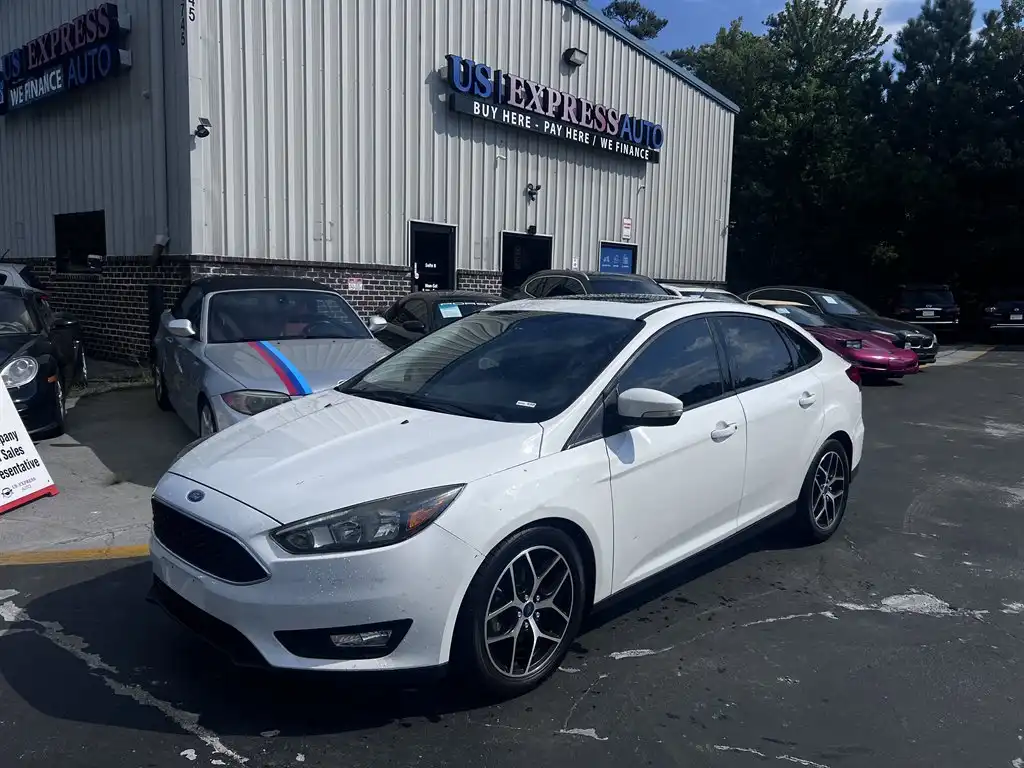 2018 Ford Focus Sedan SEL's photo