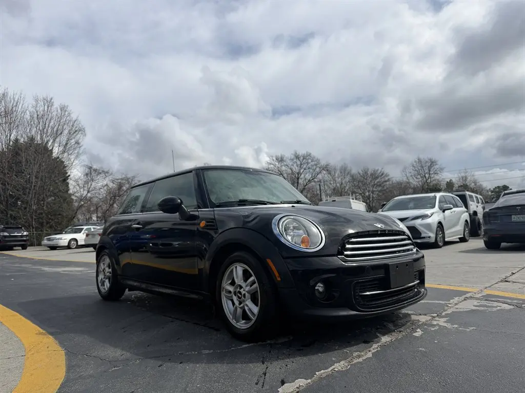 2013 MINI Cooper Base photo 3
