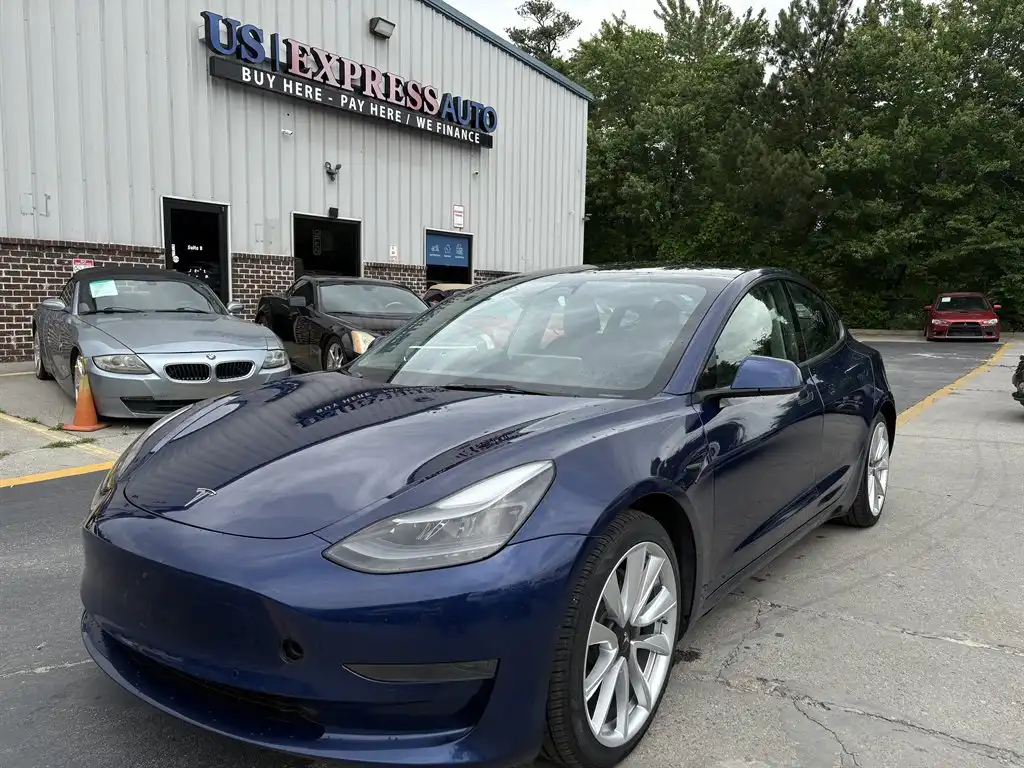 2022 Tesla Model 3 Standard Range Plus's photo