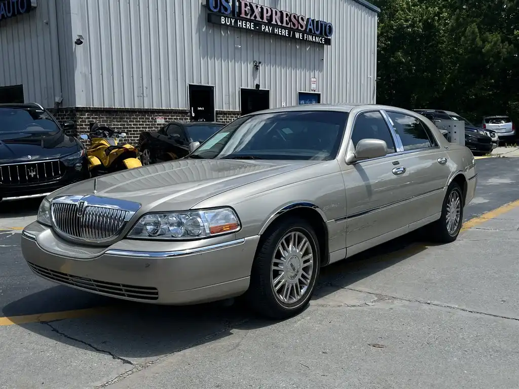 2006 Lincoln Town Car Signature Limited's photo