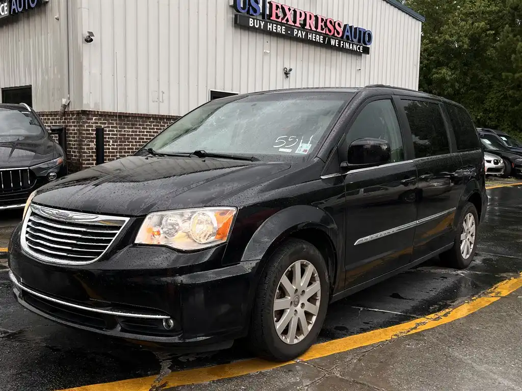 2016 Chrysler Town & Country Touring's photo