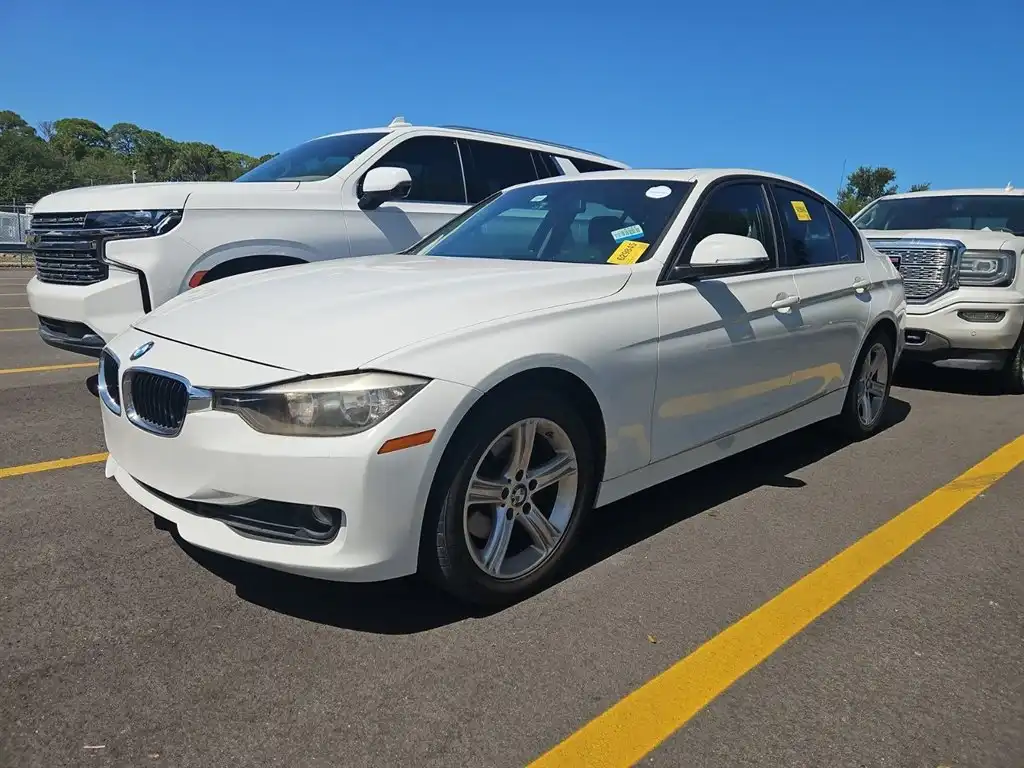 2014 BMW 3 Series 320i xDrive Sedan's photo