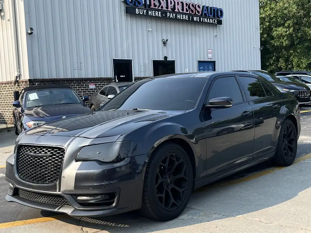2018 Chrysler 300 S's photo