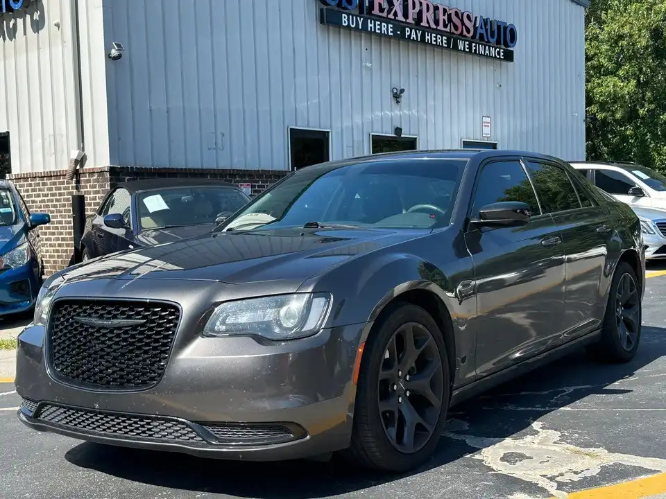 2021 Chrysler 300 Touring's photo