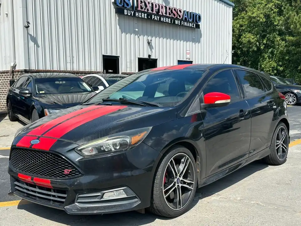 2015 Ford Focus ST Hatchback 5-Door's photo