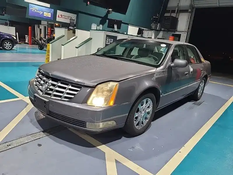 2008 Cadillac DTS Luxury 1's photo