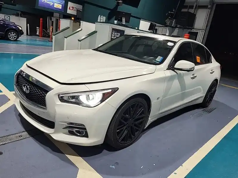 2014 INFINITI Q50 Premium's photo