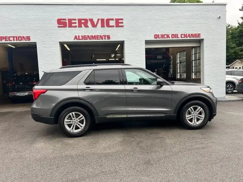 2022 Ford Explorer XLT 4WD's photo