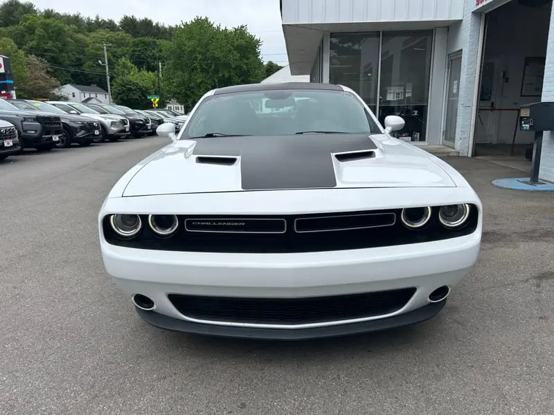 2016 Dodge Challenger SXT photo 3