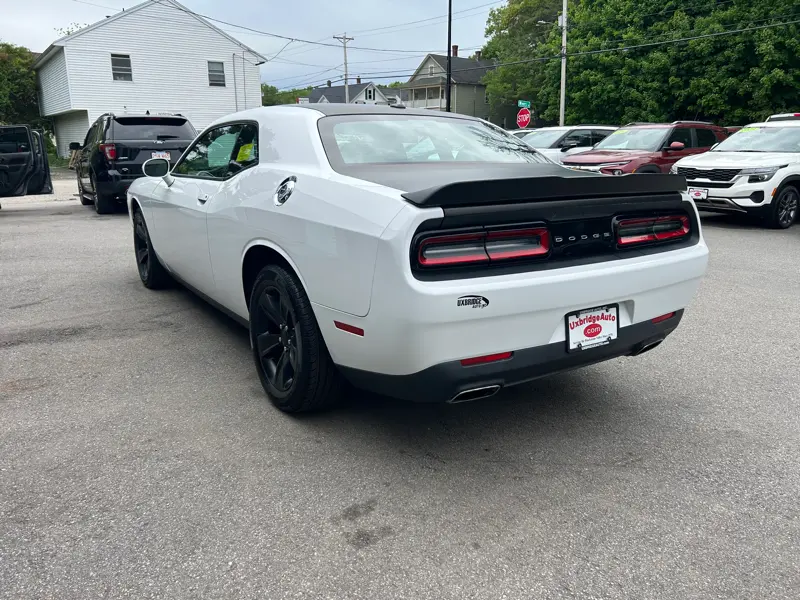 2016 Dodge Challenger SXT photo 5