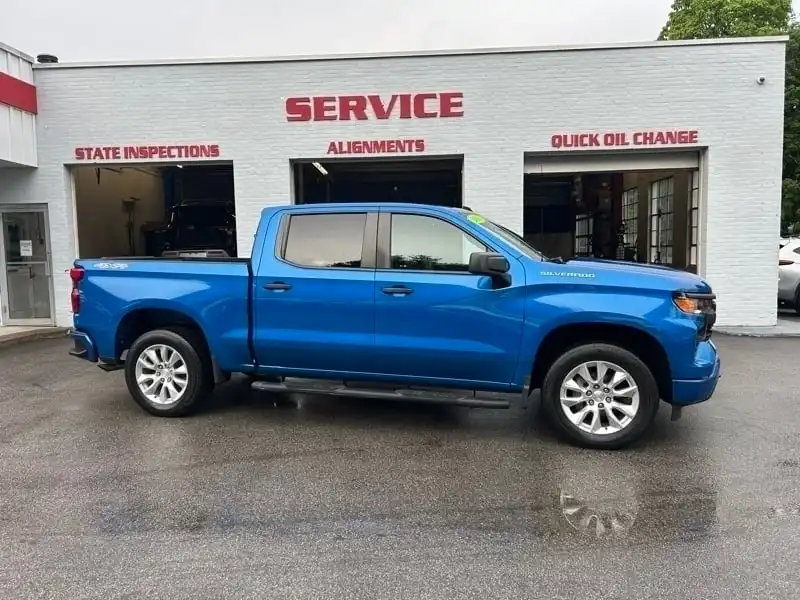 2023 Chevrolet Silverado 1500 Custom 4X4 Crew Cab Short Box's photo