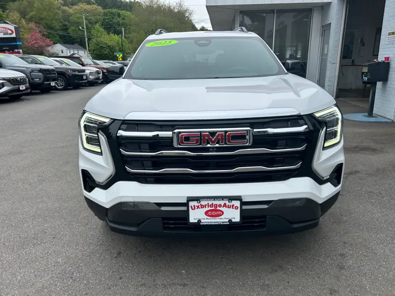 2025 GMC Terrain Elevation AWD photo 3