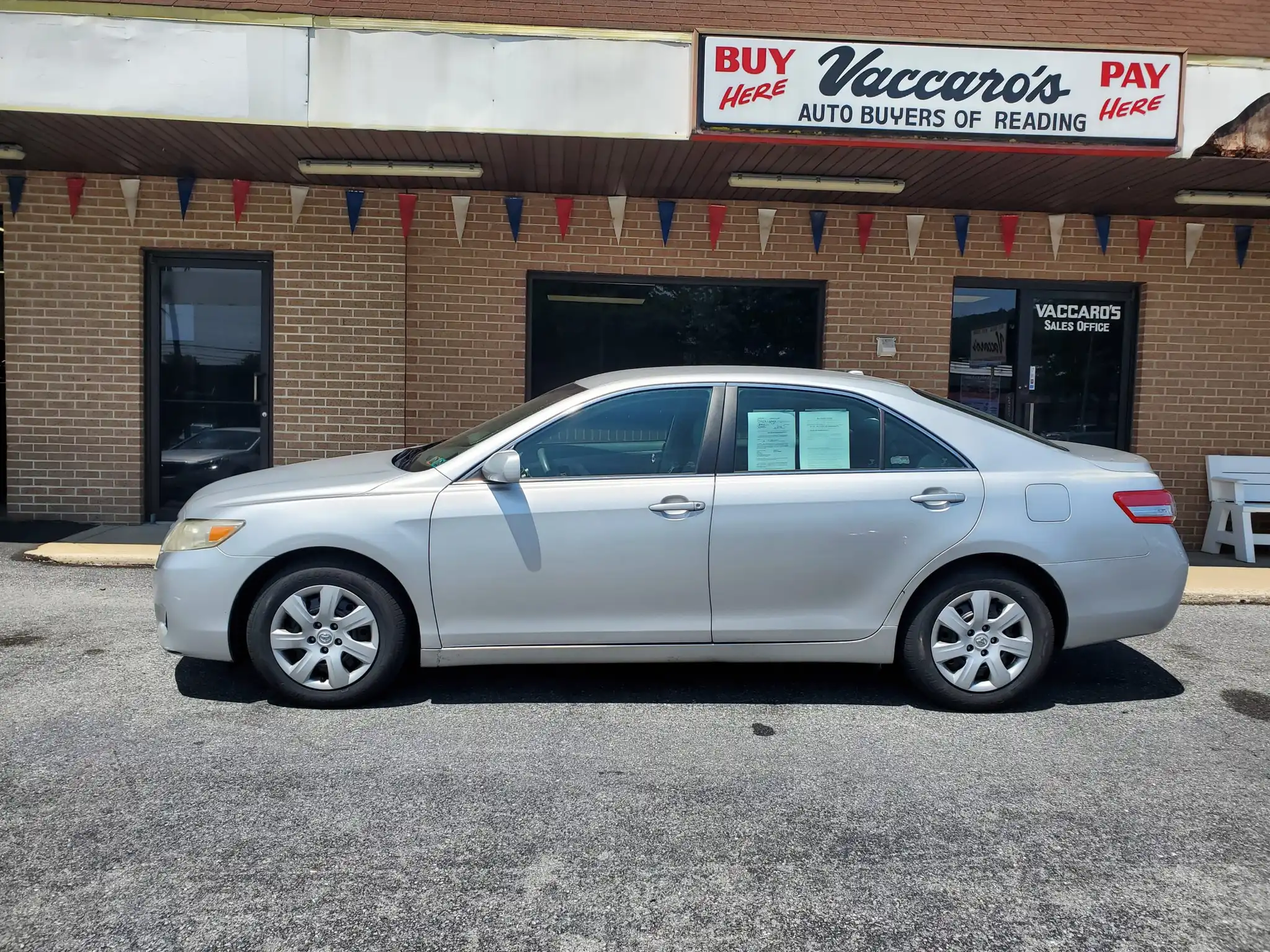 2010 Toyota Camry 2.5 Auto LE's photo