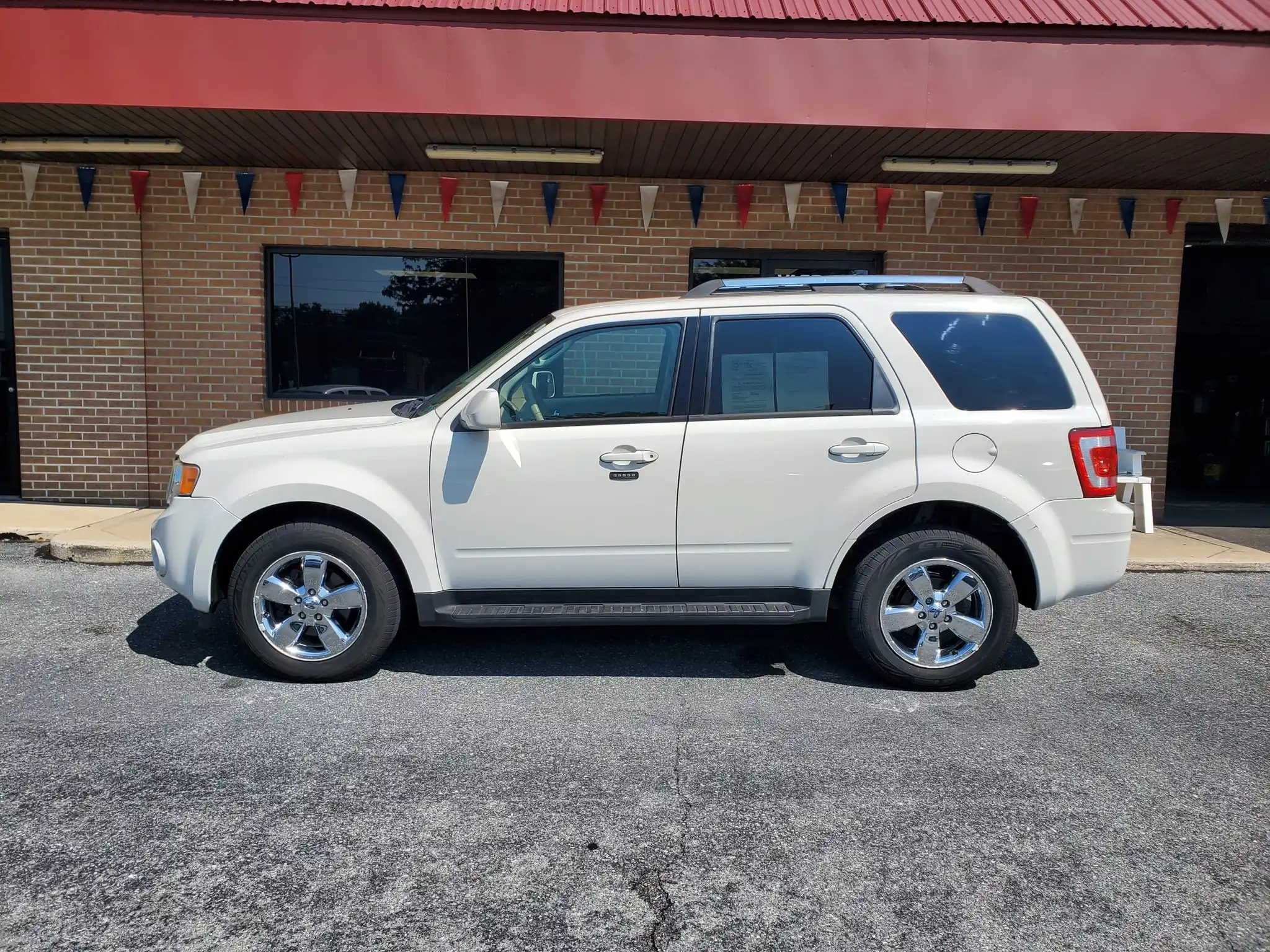 2010 Ford Escape Limited 4WD's photo