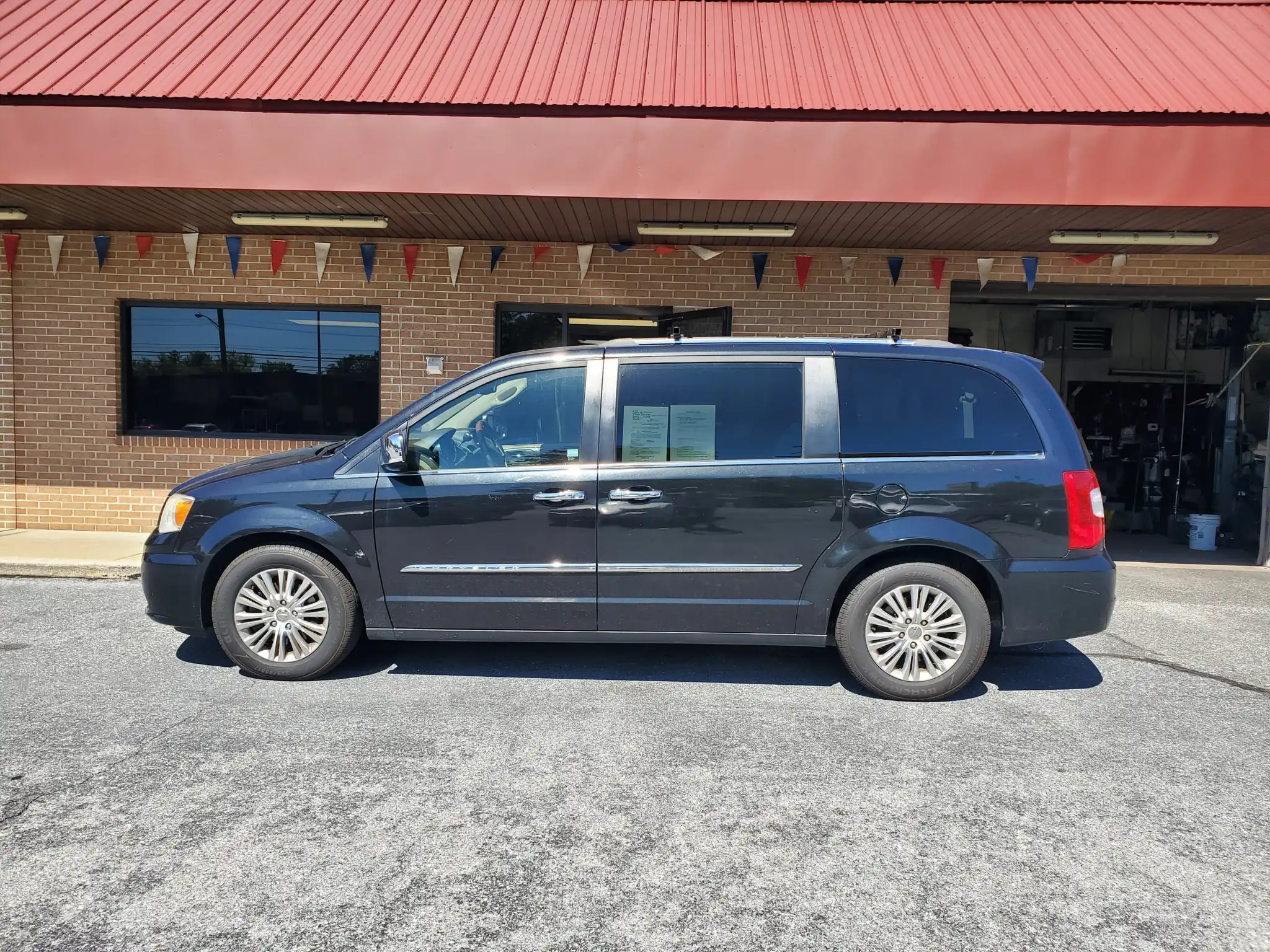 2015 Chrysler Town & Country Limited Platinum's photo