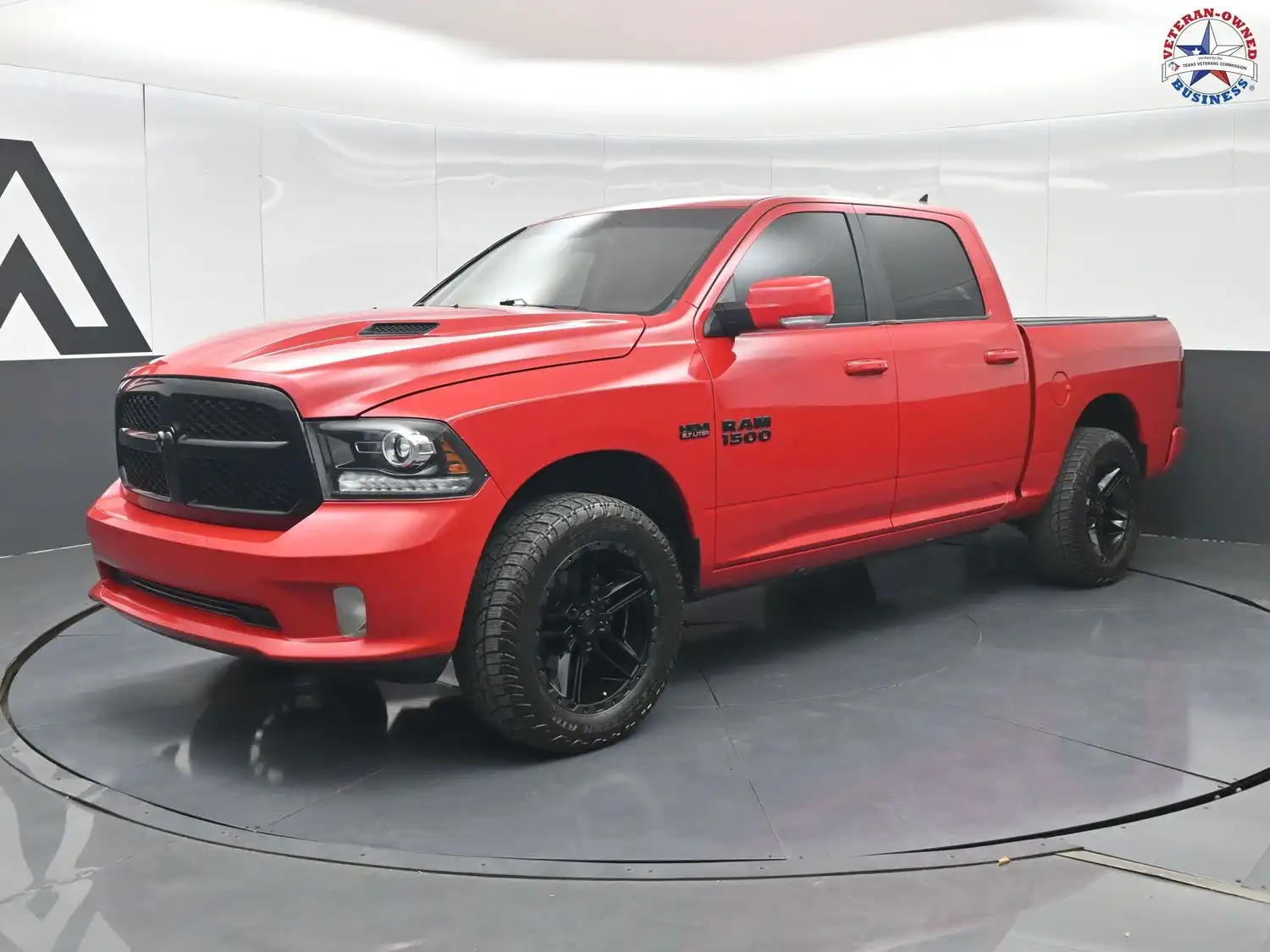 2018 RAM 1500 Night 4WD Crew Cab 5'7's photo