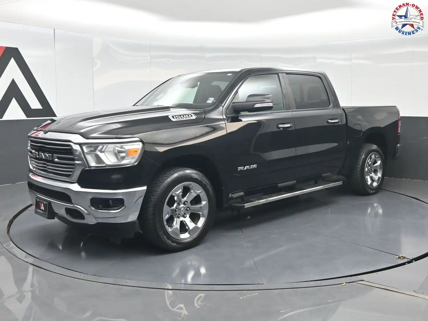 2019 RAM 1500 Big Horn/Lone Star 4WD Crew Cab 5'7's photo