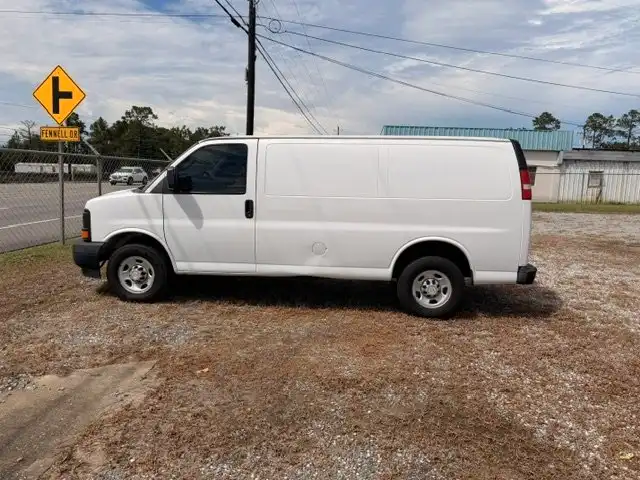 2017 Chevrolet Express 2500 Work Van HD's photo