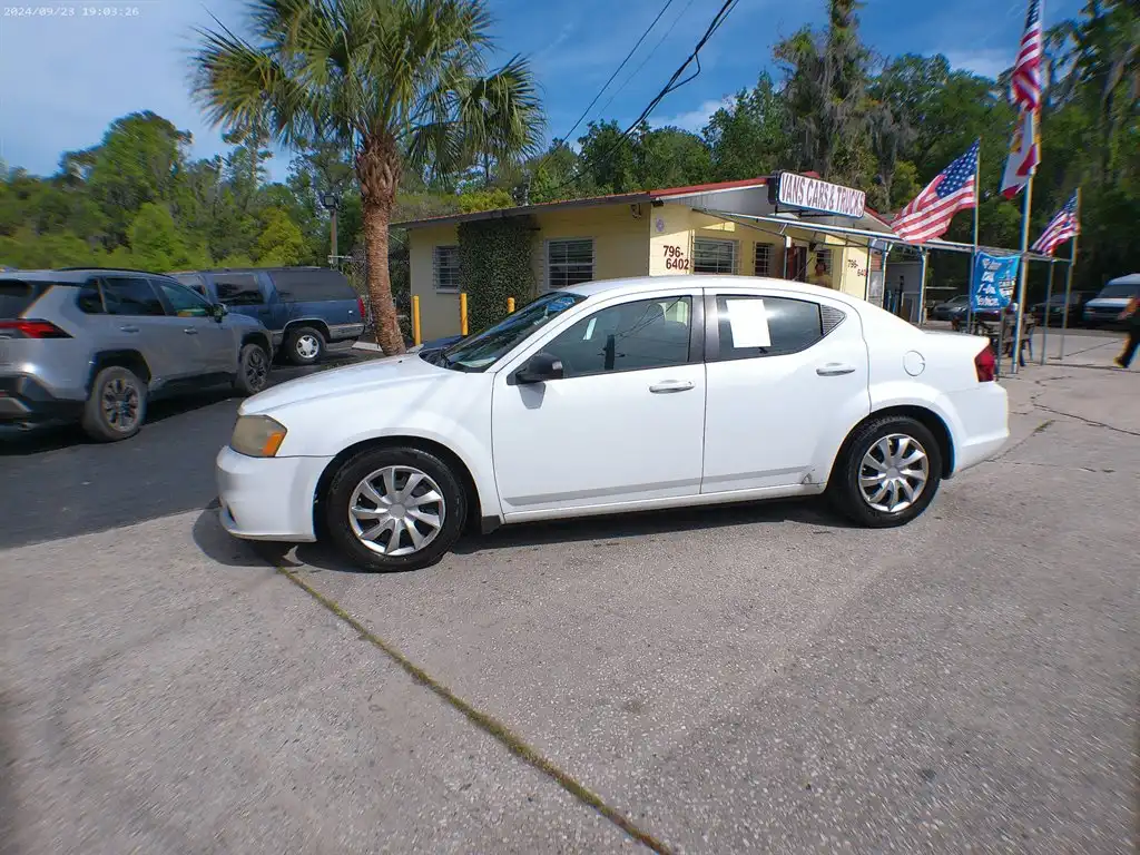 2014 Dodge Avenger SE's photo