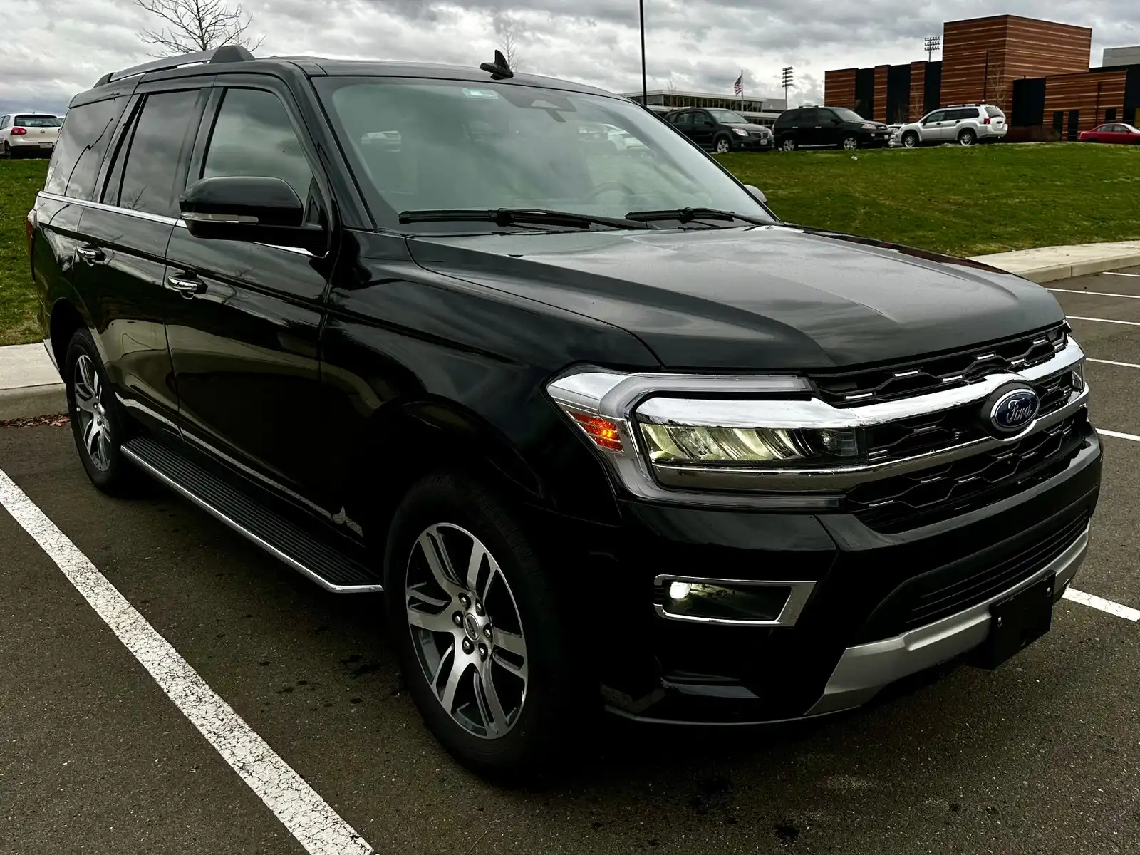 2022 Ford Expedition Limited's photo