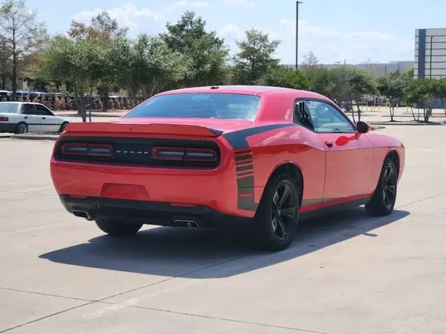 2018 Dodge Challenger SXT photo 5
