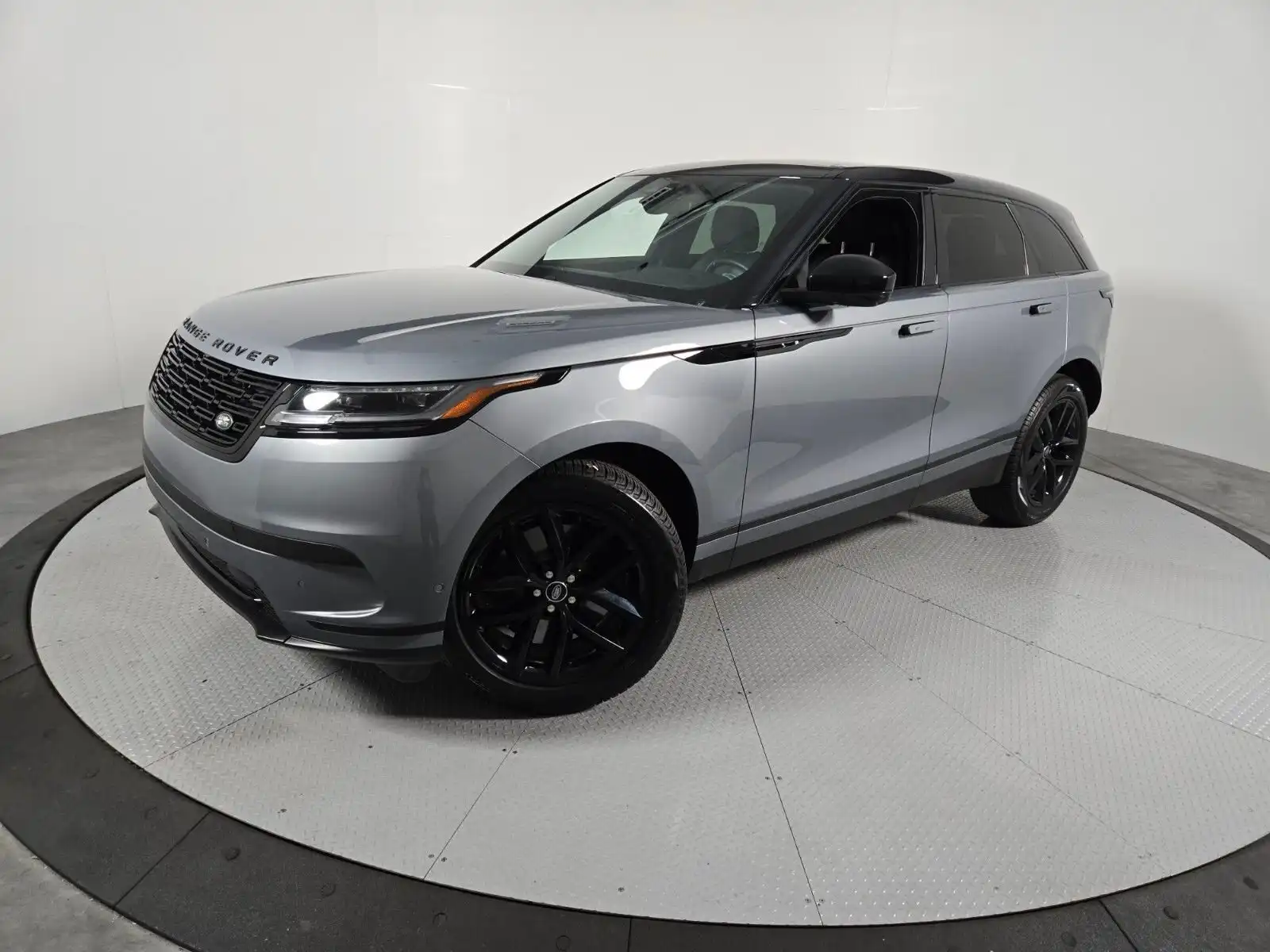 2026 Land Rover Range Rover Velar P250 S's photo