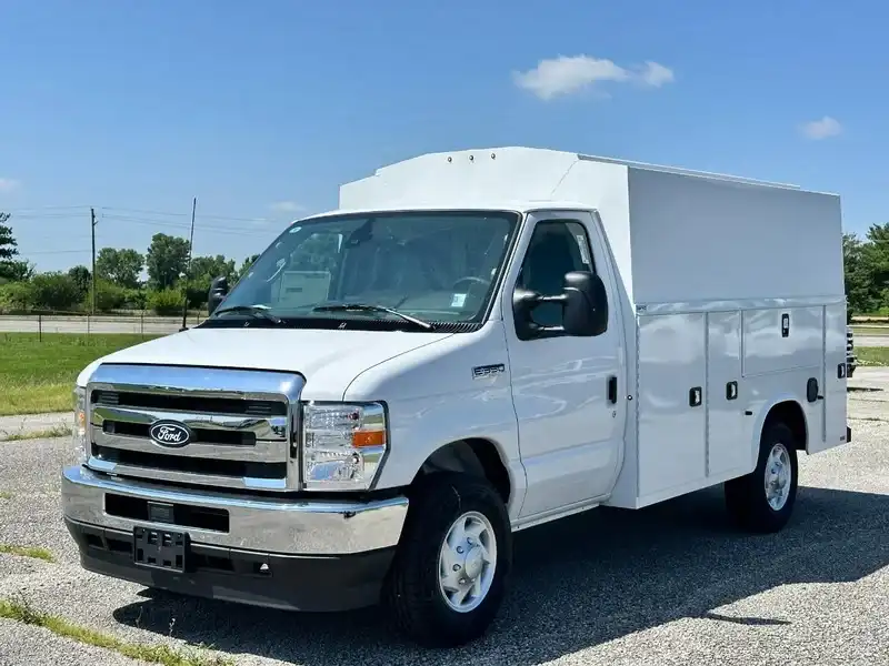 2027 Ford E-Series SRW E-350 Super Duty 138 in WB's photo