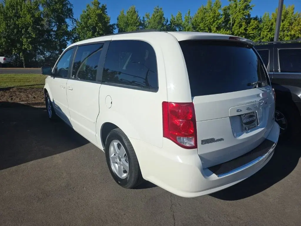 2012 Dodge Grand Caravan SXT photo 3