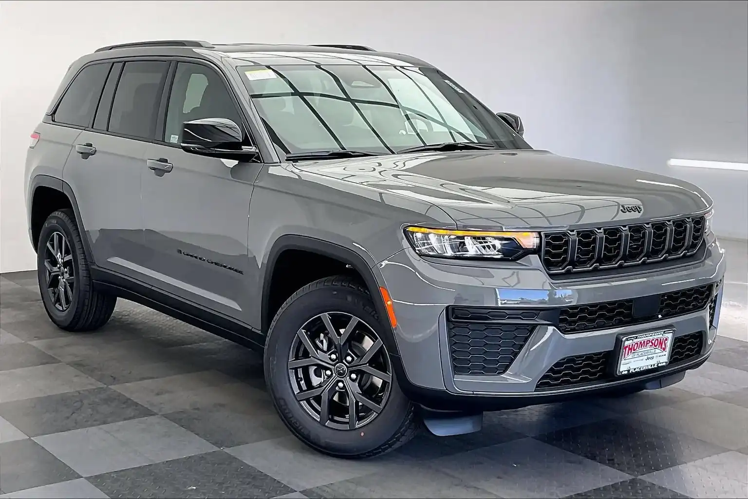 2027 Jeep Grand Cherokee Laredo Altitude 4WD's photo