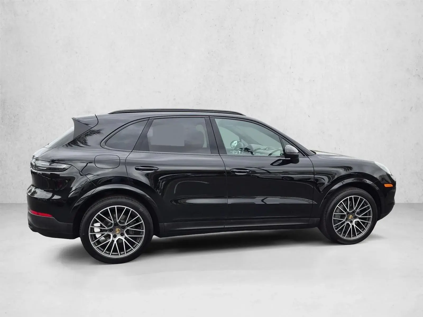 2023 Porsche Cayenne Platinum Edition S photo 4
