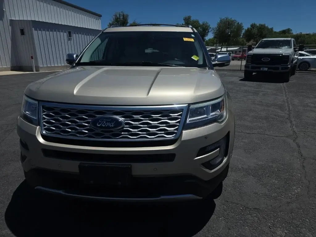 2017 Ford Explorer Platinum 4WD photo 3