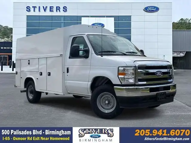 2026 Ford E-Series SRW E-350 Super Duty 138 in WB's photo