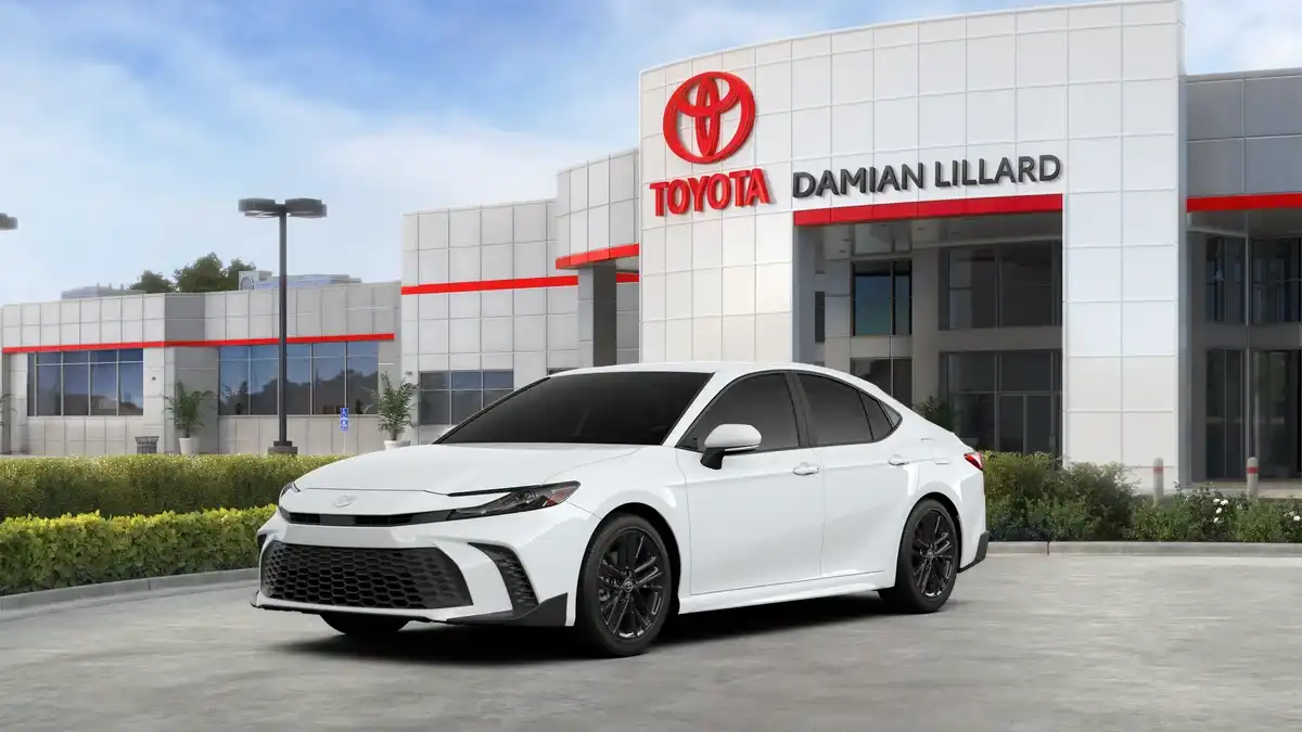 2026 Toyota Camry SE Hybrid's photo